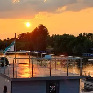  Botel Hausboot La Mare Sonja
